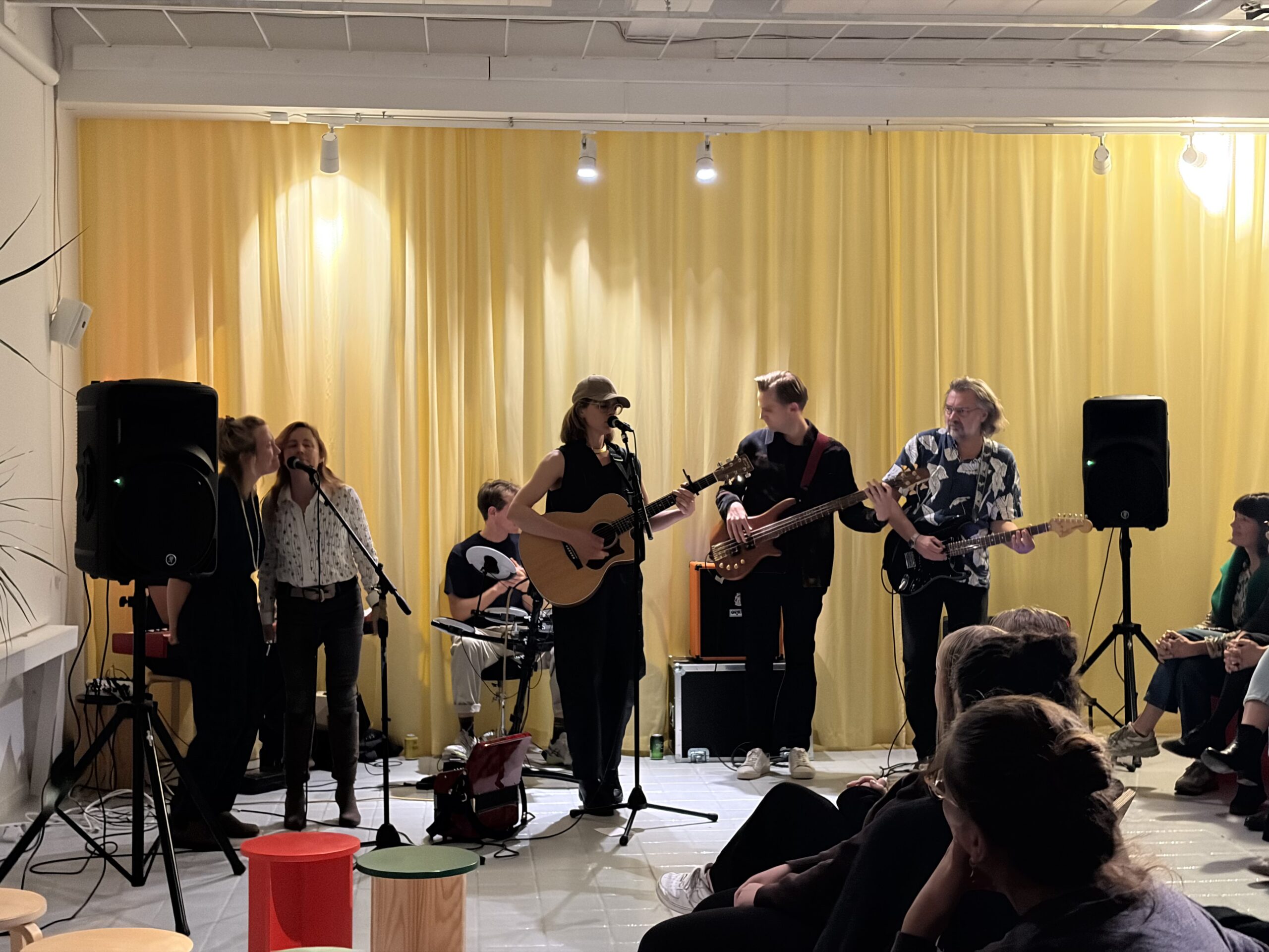 Kari Anne Drangsland + Antro-bandet ved UiB